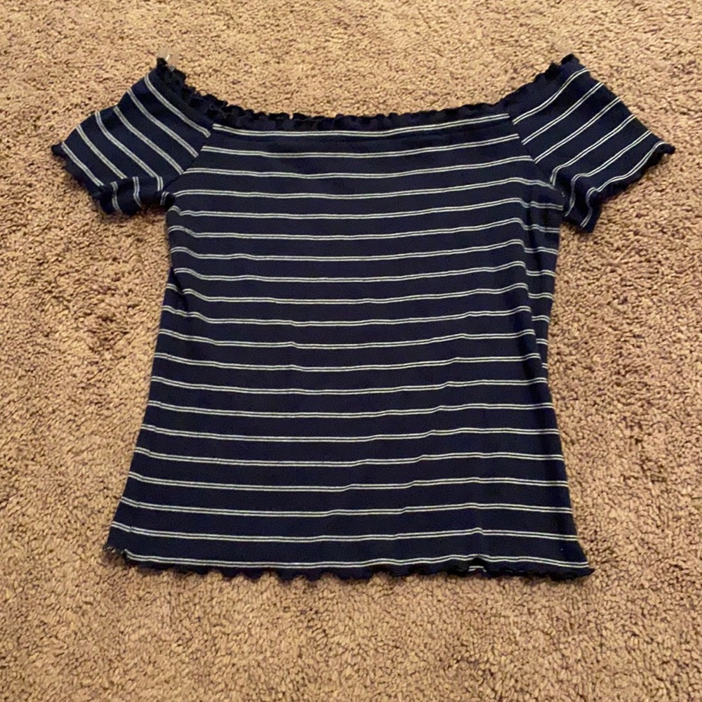 Blue off-the-shoulder tight tee